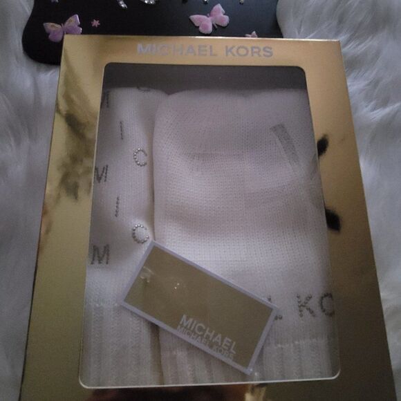 MICHAEL KORS Scarf & Hat Set sequin embellished gift box  798 - Picture 1 of 4